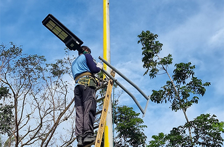 Luzes solares integradas 180W do jardim instaladas em Filipinas